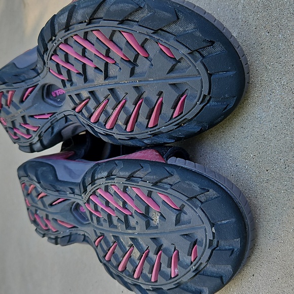 Tevas - Picture 11 of 12